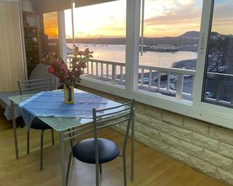 Small rooftop, Ocean view - 阿罗纳 - 餐厅