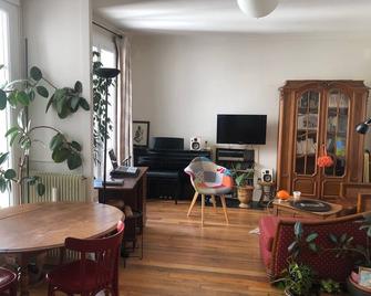 Paris 20, Ménilmontant, Near Metro, Ideal For A Quiet Area In The Heart Of Paris - 巴黎