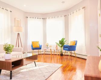 Cozy apartment 1st 10min Walk Downtown and City View - 普罗维登斯 - 客厅