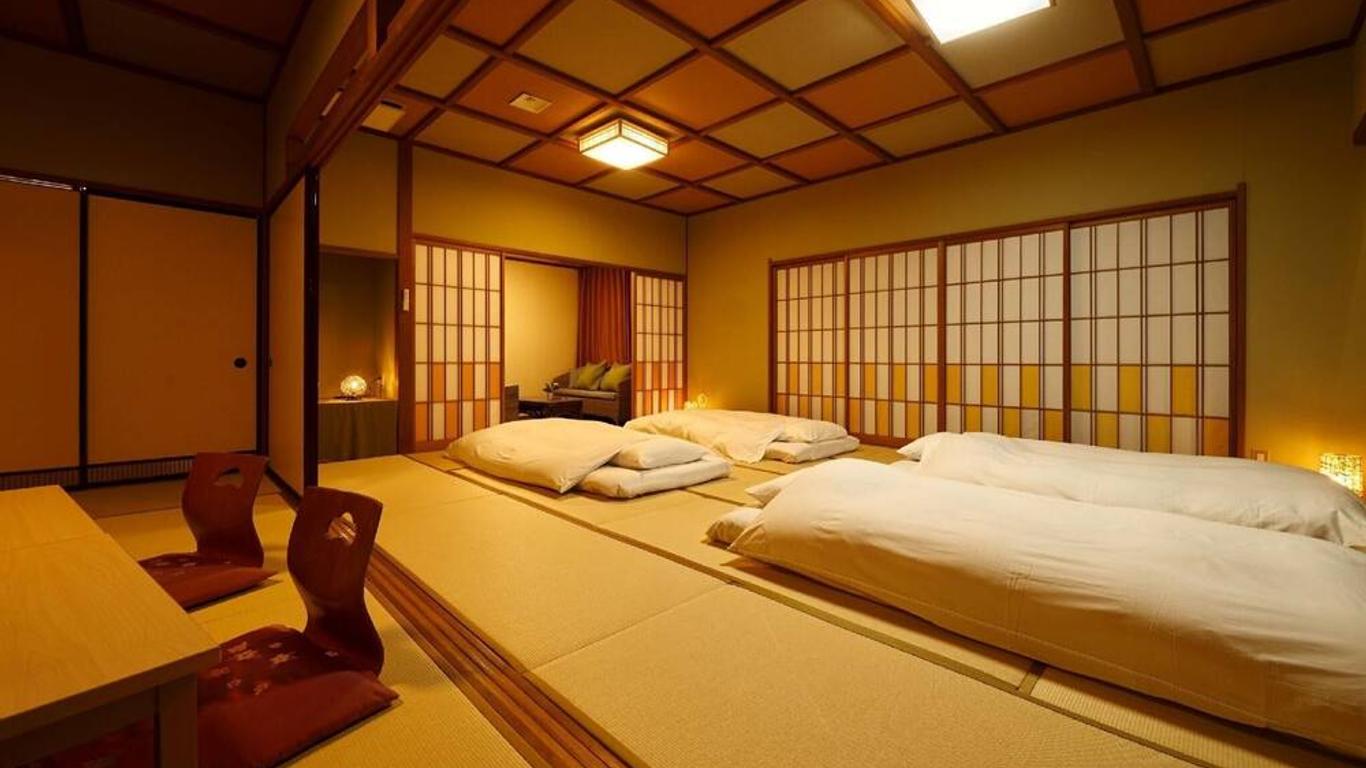 汤快度假集团山中温泉花彩朝乐日式旅馆 - 仅供女性入住