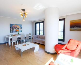 Luxury Fully Equipped 3br 2ba Apartment By Siena Suites - 伊斯坦布尔 - 客厅