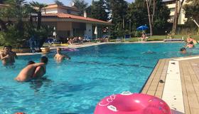 玛丽亚别墅住宿加早餐旅馆 - 蒙特西尔瓦诺 - 游泳池