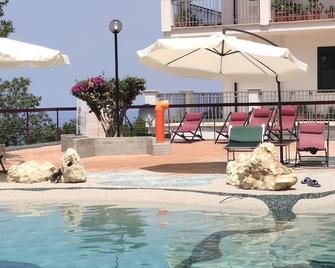 意大利特罗佩亚的柯贝佐洛公寓 - 特罗佩阿 - 游泳池