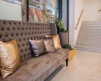 Nice Living Neue- Moderne Apartments im Herzen von Brixen - kostenlose Brixencard - ideal für Familien, Paare, Geschäftsreisende und allen Urlaubs Hungrigen - 布列瑟农 - 客厅