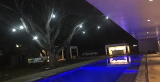 阿萊西奧背包客旅館 - 普林塞萨港 (公主港) - 游泳池