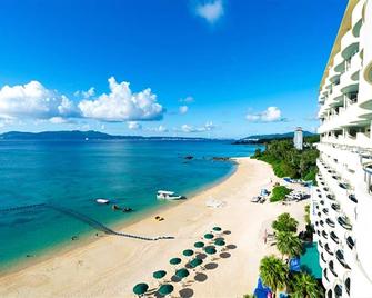 喜濑海滨度假酒店 - 名户 - 海滩