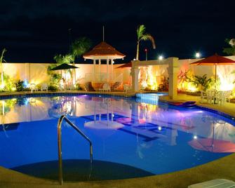 太平洋微风度假酒店 - 安吉利斯 - 游泳池