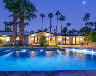 Stunning Retreat in Warm Sands - Walk to Downtown Palm Springs - 棕榈泉 - 游泳池