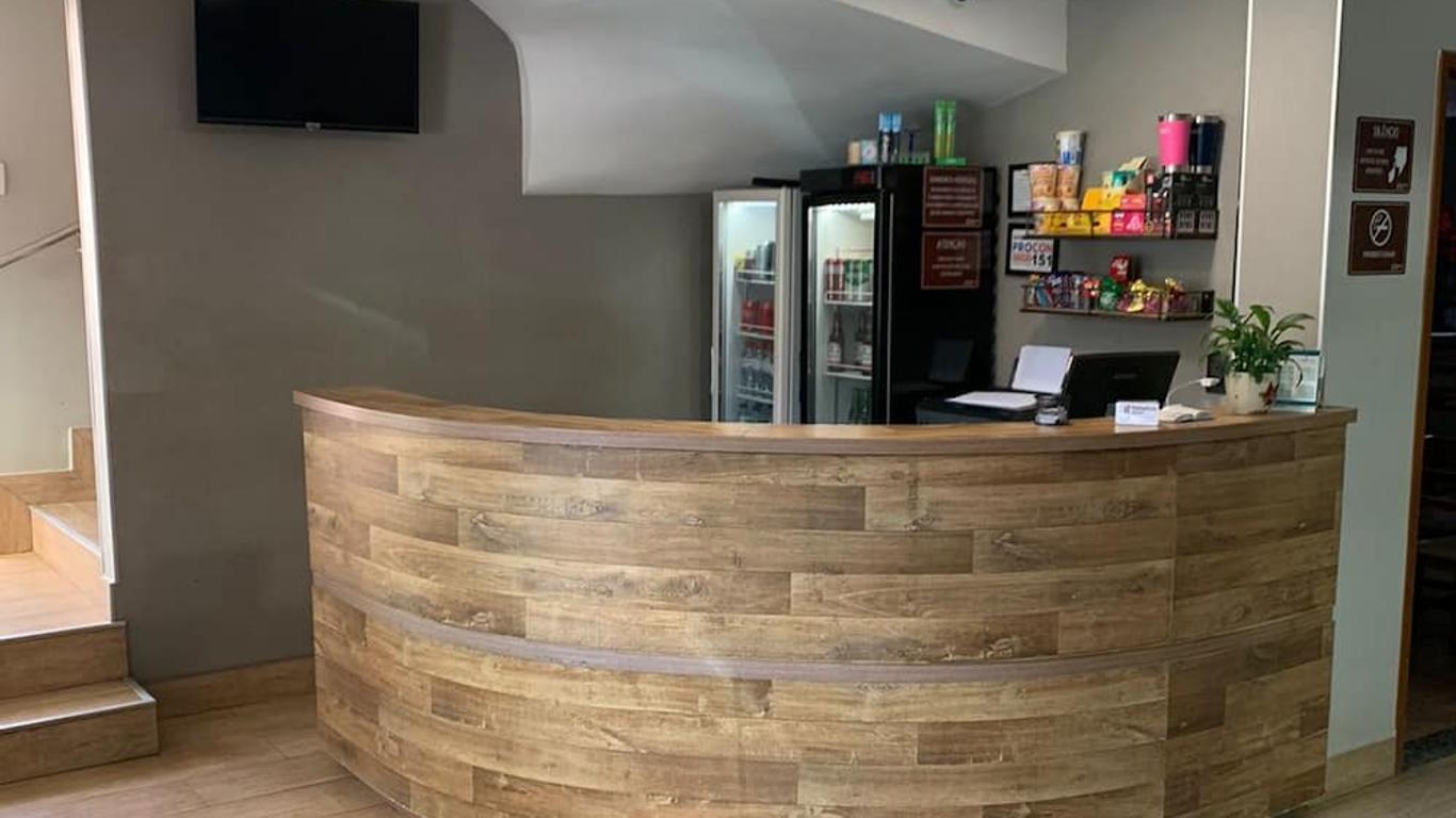 品赫罗斯酒店