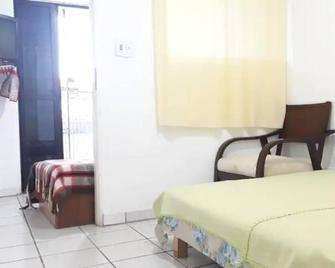 Independent kitnet, 10 minutes from the metro, bed and bath, fridge, stove, microwave - 圣保罗 - 睡房