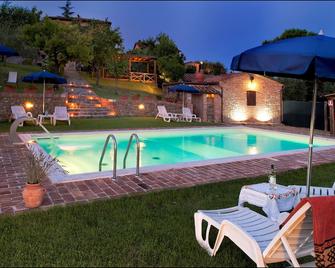 卡萨利维基利酒店 - 锡耶纳 - 游泳池