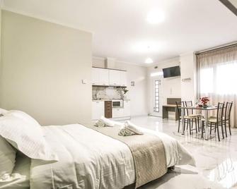 Del Sol Meteora Luxurious Family Suites #1 - 卡兰巴卡 - 睡房