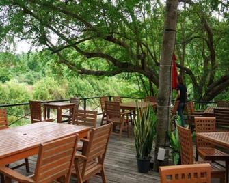 大山葡萄酒小屋酒店 - 白昌 - 露台