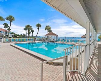 Sea Escape - Condo with Pool Hot Tub Plus Private Community Beach - 圣彼得堡 - 游泳池