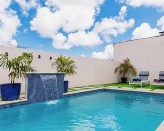 Charming 3-bedroom house with Private Pool & Relaxing Outdoor space-San Nicolas - 圣尼古拉斯 - 游泳池