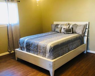 3 bedroom Cozy vacation rental near airport - 肯纳 - 睡房