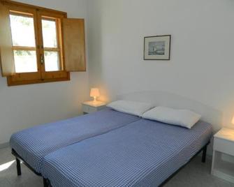 Centro Vacanze Piccolo Friuli - 维耶斯泰 - 睡房