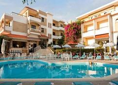 卡桑德拉公寓式酒店 - Ialysos - 游泳池