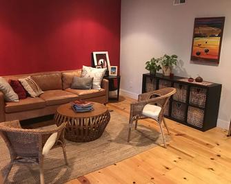 Beautiful Condo in the Heart of Houston! 15 minutes away from NRG stadium! - 休斯顿 - 客厅