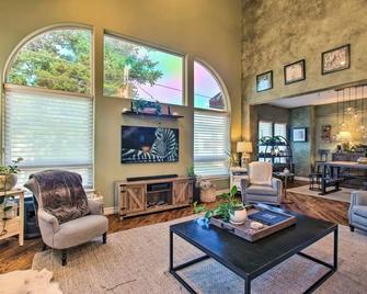 Luxury Cherry Creek Retreat w/2 Patios in Affluent Neighborhood - 丹佛 - 客厅