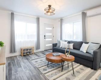 2 Bedroom House - Fire Pit Table Bbq - Downtown - 圣地亚哥 - 客厅