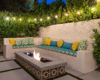 Lemon Twist - Read The Reviews! Very Private Palm Springs Pool Yard! - 棕榈泉 - 露台