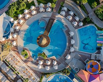 帕比隆贝尔维尔度假酒店 - 贝莱克 - 游泳池