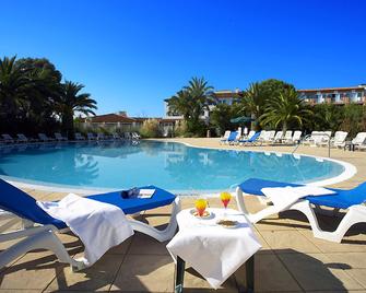 圣特罗佩太阳假期酒店 - 格里莫 - 游泳池