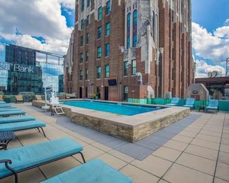 2b 2ba Luxury Downtown Suite Rooftop Deck & Gym - 巴尔的摩 - 游泳池