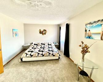 3br home 2br unit close to USAFA with fireplace - 科罗拉多斯普林斯 - 睡房