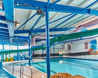 Ocean Escape 200m From The Sea, High Spec Town Centre Entire Flat, 3 Bedrooms, Tvs All Rooms - 波斯考尔 - 游泳池