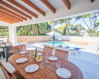 Villa Jomar By Sonne Villas - 卡拉加尔达纳 - 餐馆