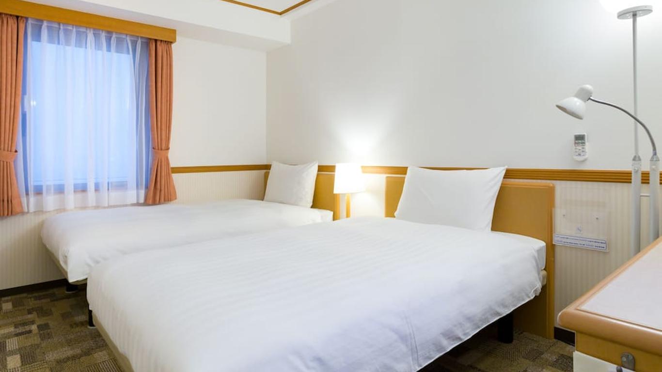 福山站新干线南东横 Inn