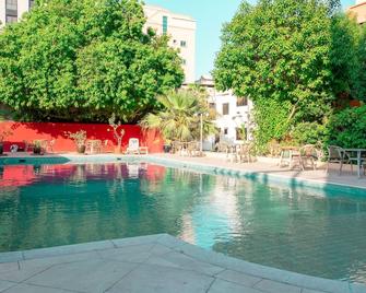曼苏里公寓式酒店 - 麦纳麦 - 游泳池