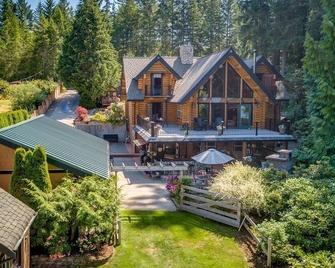 Custom, Spacious Lake-Front Log Cabin Estate: Hot Tub Shuffleboard & Pool Table - 瑟比科 - 建筑