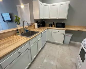 The Yale Townhouse- 2 Br - 哥伦布 - 厨房