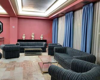 Hotel Faranda Express Las Lomas - 奥维多 - 休息厅