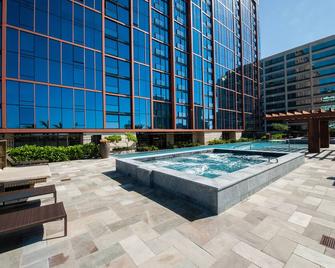1br/1ba One Ala Moana Penthouse - 檀香山 - 游泳池