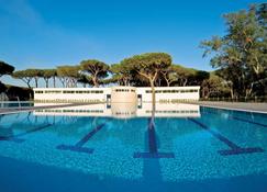 罗马首都露营村酒店 - 罗马 - 游泳池