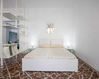 Al 26 Apartment - 埃里切 - 睡房
