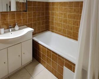 Strasbourg center, T2, 10min walk to Christmas market - 斯特拉斯堡 - 浴室