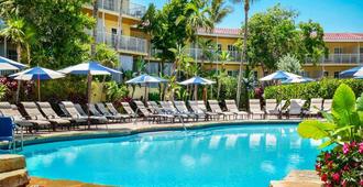 拉帕亚海滩及高尔夫度假村 - 贵族之家度假酒店 - 拿坡里 - 游泳池