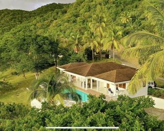 Tranquil island escape with stunning ocean view. - Woodlands - 户外景观