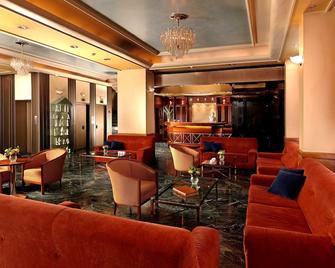 比雷埃夫斯萨沃伊酒店 - Piraeus - 休息厅