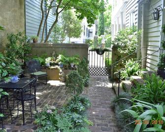 Charming Kitchen House with Beautiful Garden - 查尔斯顿 - 露台
