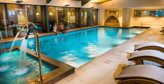 哈特雷庄园经典英国酒店 - 格洛斯特 - 游泳池