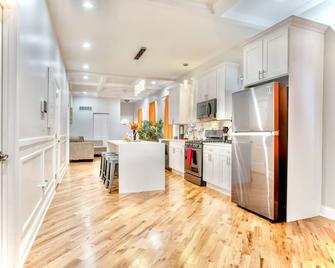 Luxury Apartment in Bronzeville, Just Minutes from Downtown - RSV Now! - 芝加哥 - 厨房