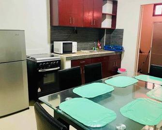 2-bdrm With car free on monthly rental near Clark, Angeles City - 安吉利斯 - 厨房