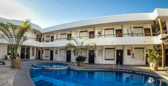 主要和平酒店 - 拉巴斯 - 游泳池