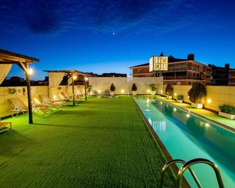 安达卢西亚中心酒店 - 格拉纳达 - 游泳池